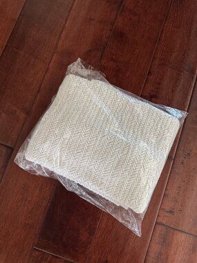 Parachute Bath Rug NWT Ivory Herringbone Chunky Knit